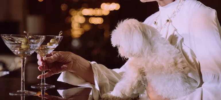 A woman holding a dog in the restaurant