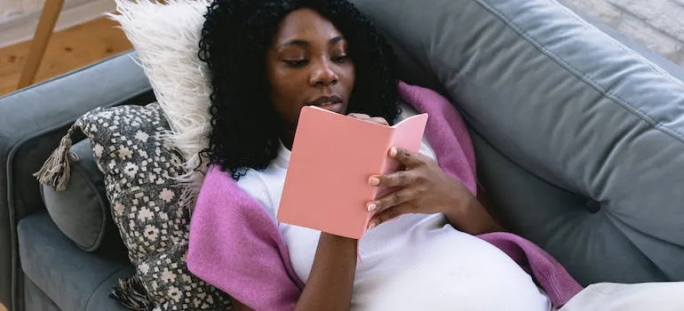 Pregnant woman writing in the notebook