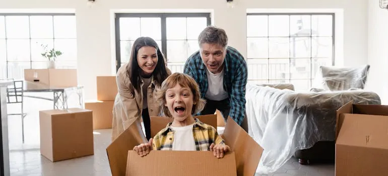 A family moving from Maryland to Delaware