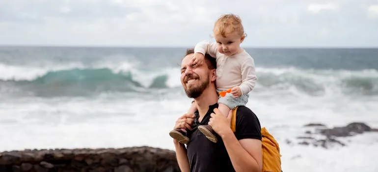 Men and a kid