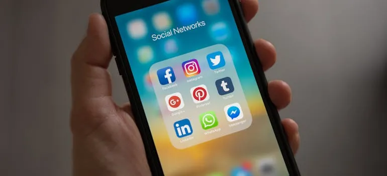 Social media apps on the phone