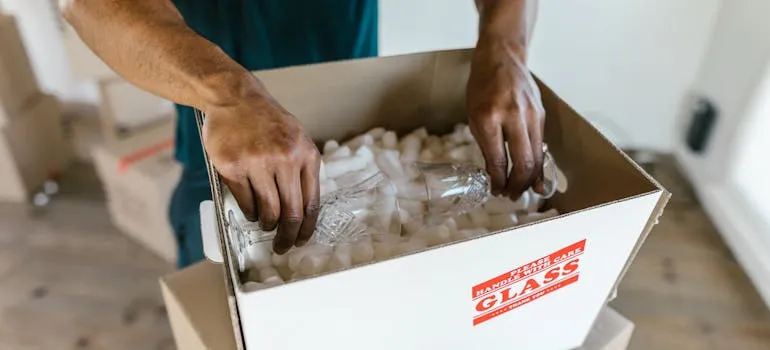 A movers packing glassess 