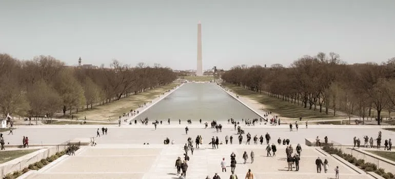 People enjoying Lincoln Memorial Park, one of the affordable things to do in Washington