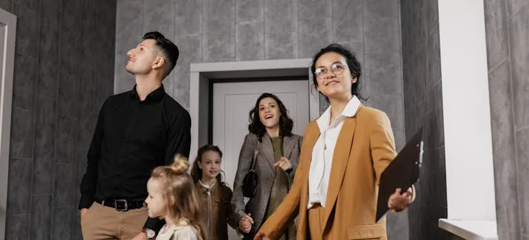 A family with the real estate agent moving from Maryland to Florida with kids