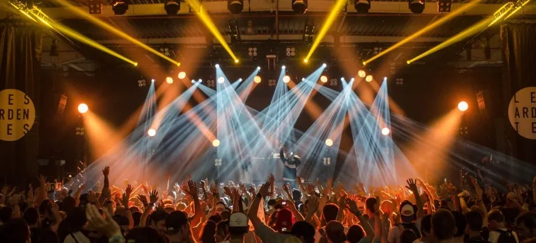 a concert, a great place for making new friends in Northern Virginia