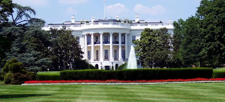 A white house in DC