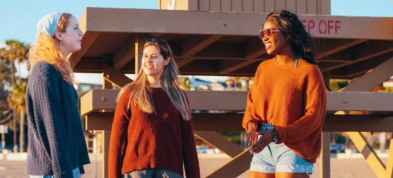 Three women talking about differences between Los Angeles and Washington
