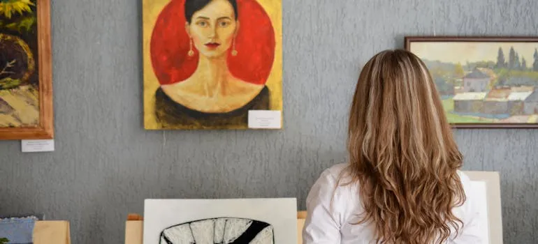 A woman in the gallery 