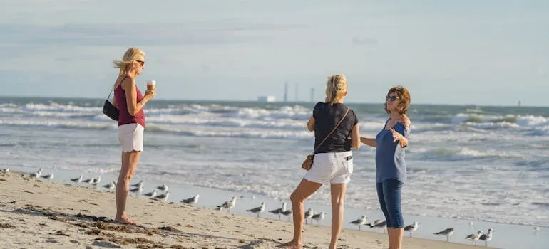 People on the beach talking about why Washingtonians are moving to Florida