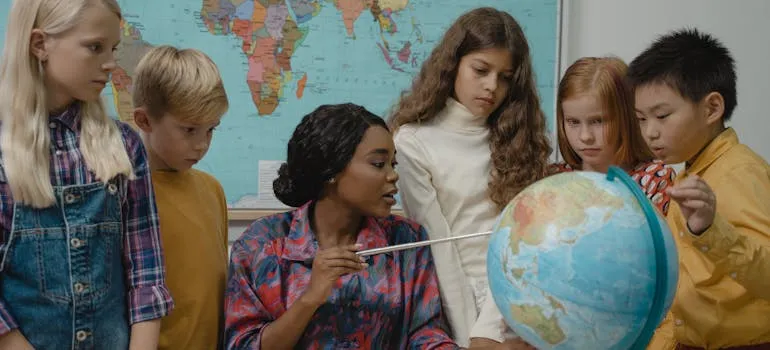 A teacher showing kids places where relocating your family from Virginia can be done