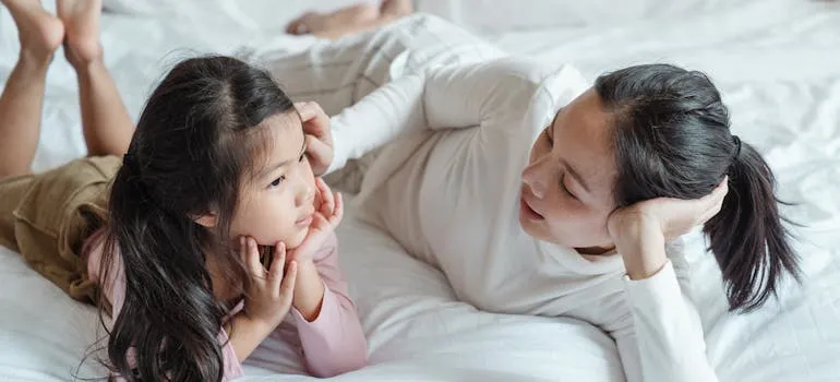 A mother talking with the kid