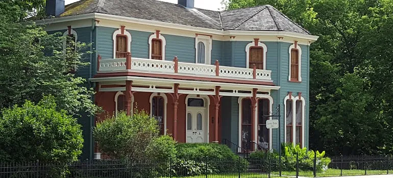 A gray and brown house