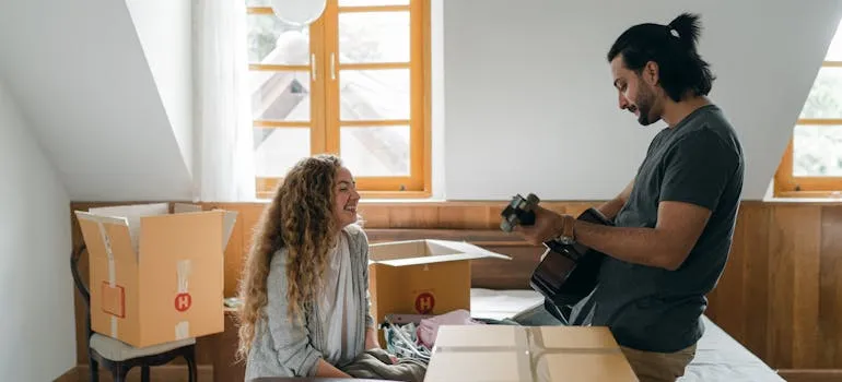 A couple packing by using a packing guide for relocating from DC to Miami
