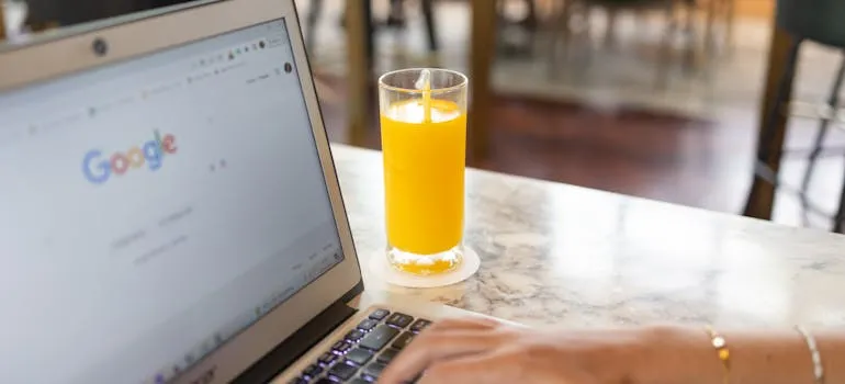 A person using Google to find reliable long distance moving services in Maryland