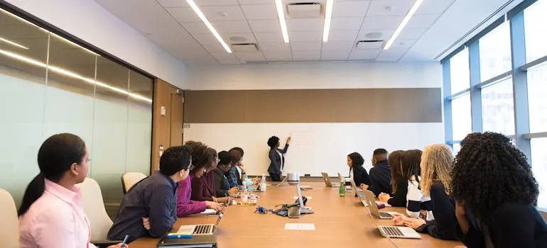 People on the meeting talking about post move checklist for Maryland businesses