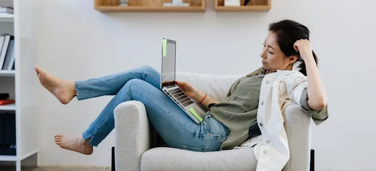 A woman working on the laptop