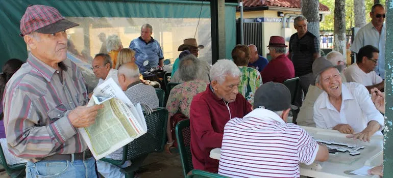 A group of seniors talking about why Marylanders are choosing to retire in Florida