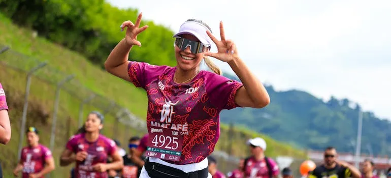 People running marathon