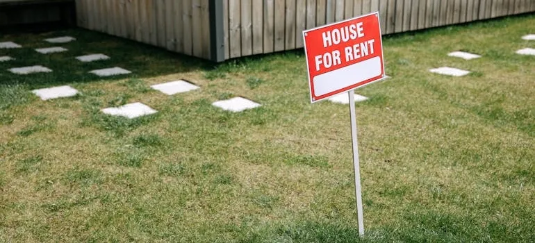 House for rent sign 