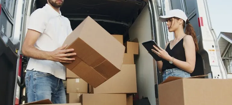 A woman talking with the mover