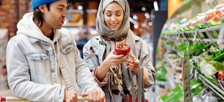 Two people doing groceries 