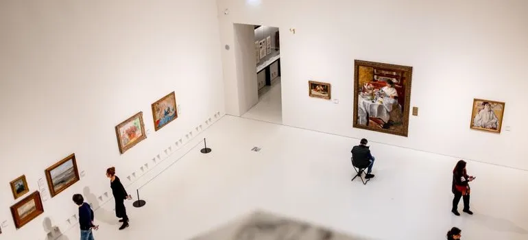 People in the gallery