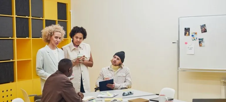 People having a meeting and talking about why entrepreneurs are moving from DC to Atlanta